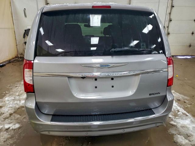 Chrysler Minivan Touring Image 8