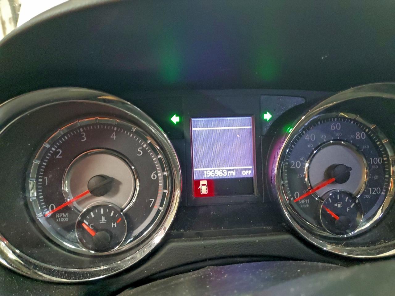 Chrysler Minivan Touring Image 10