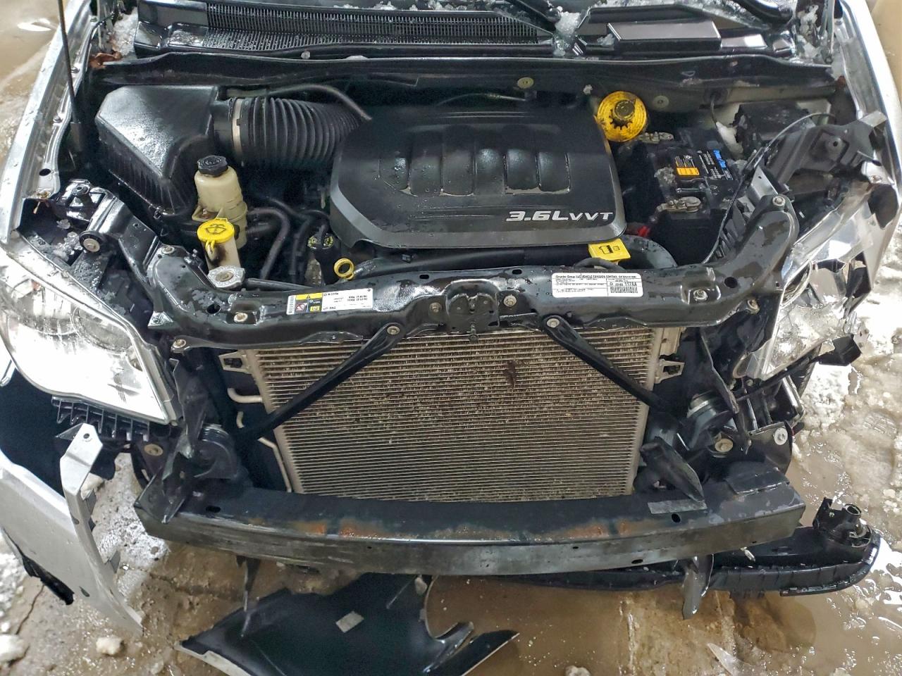 Chrysler Minivan Touring Image 13