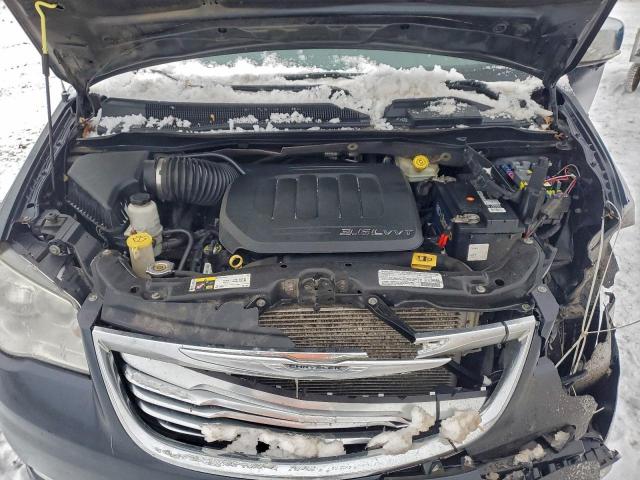 Chrysler Minivan Touring L Image 14