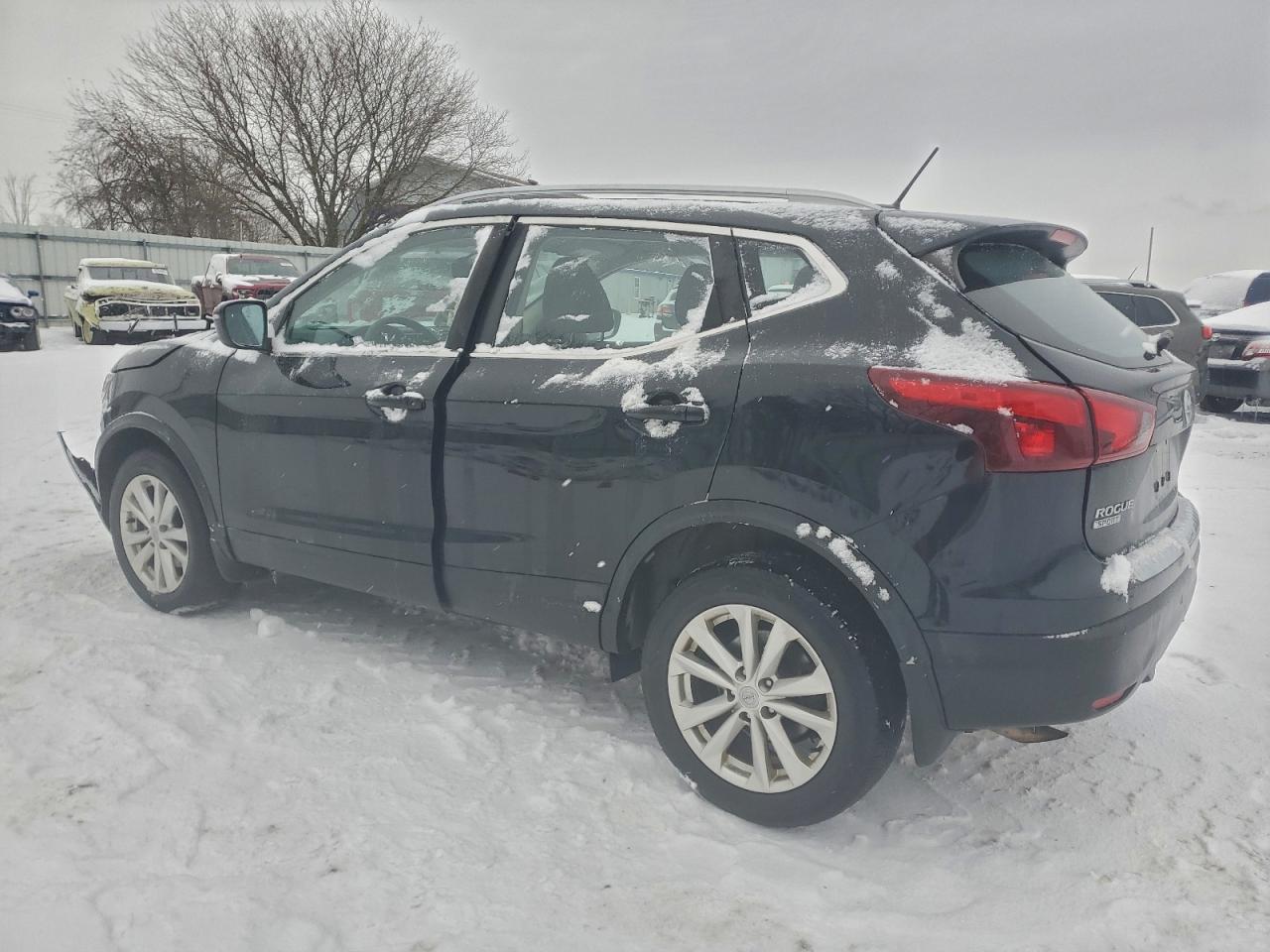 Nissan Rogue S Image 6