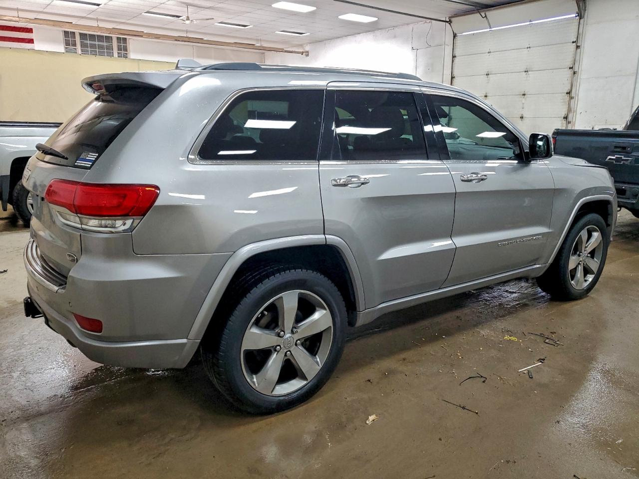 Jeep Grand Cherokee Overland Image 13