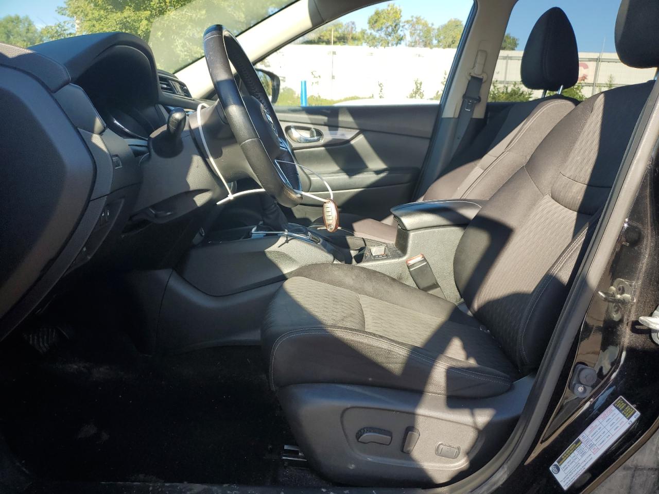 Nissan Rogue S Image 5