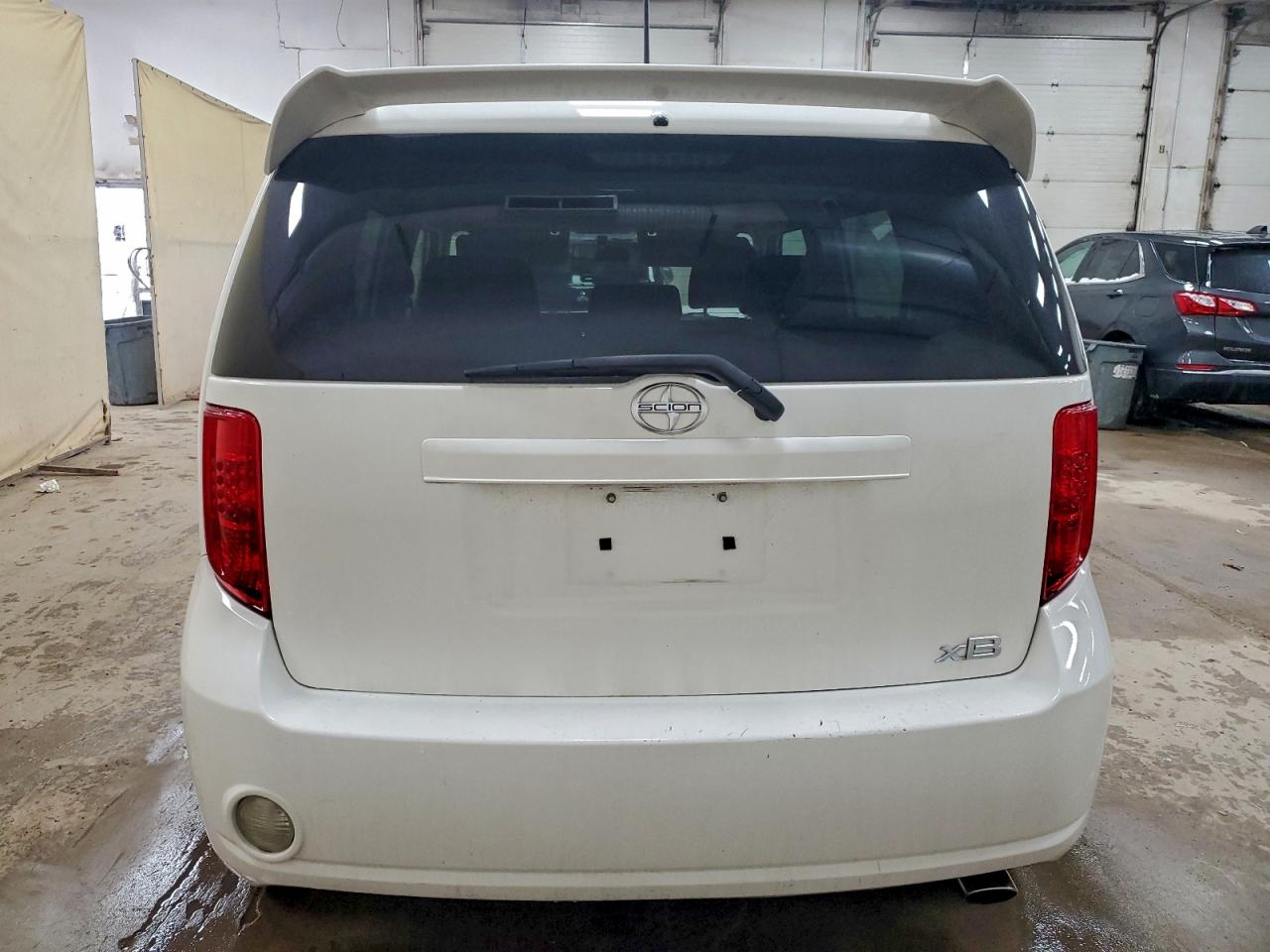 Toyota Scion Xb Image 4