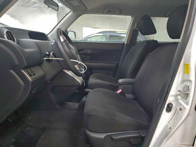 Toyota Scion Xb Image 3