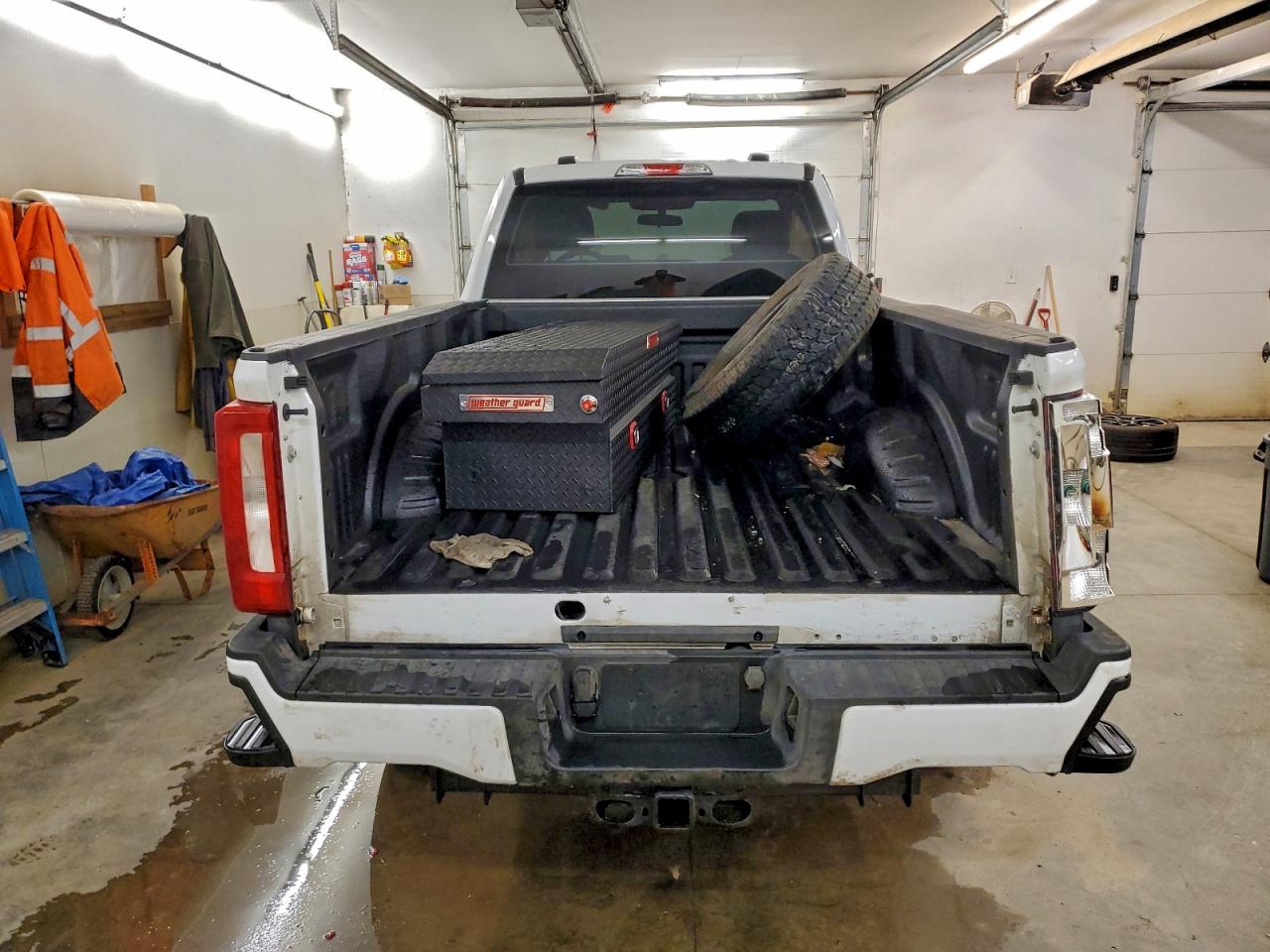 Ford F-350 Super Duty Image 12