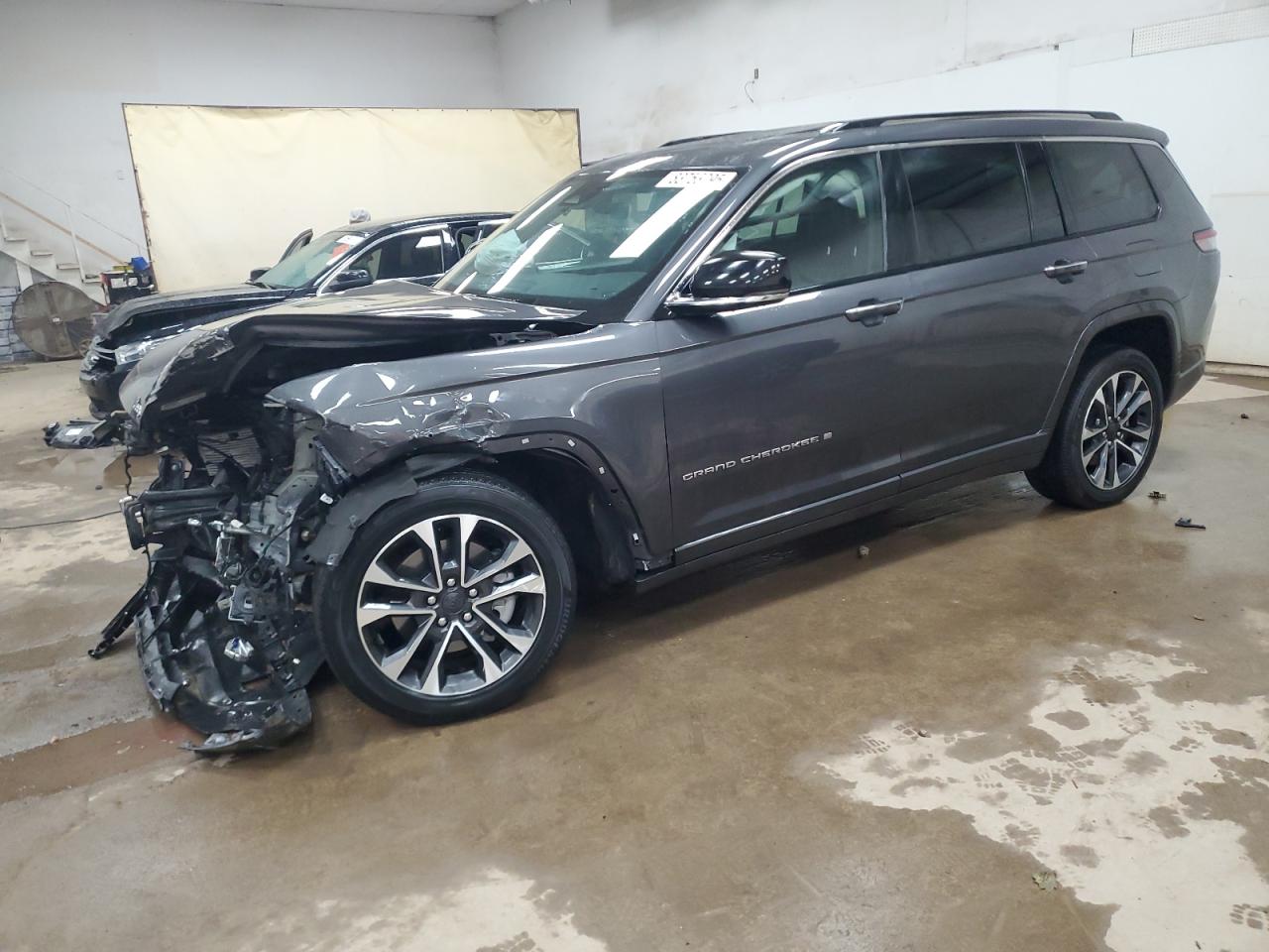 Jeep Grand Cherokee L Overland Image 1