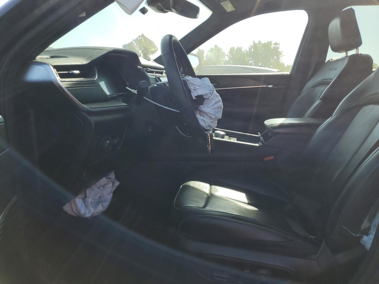 Jeep Grand Cherokee L Overland Image 5