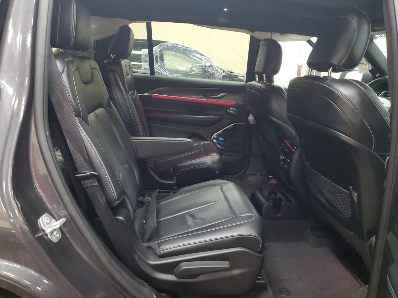 Jeep Grand Cherokee L Overland Image 8