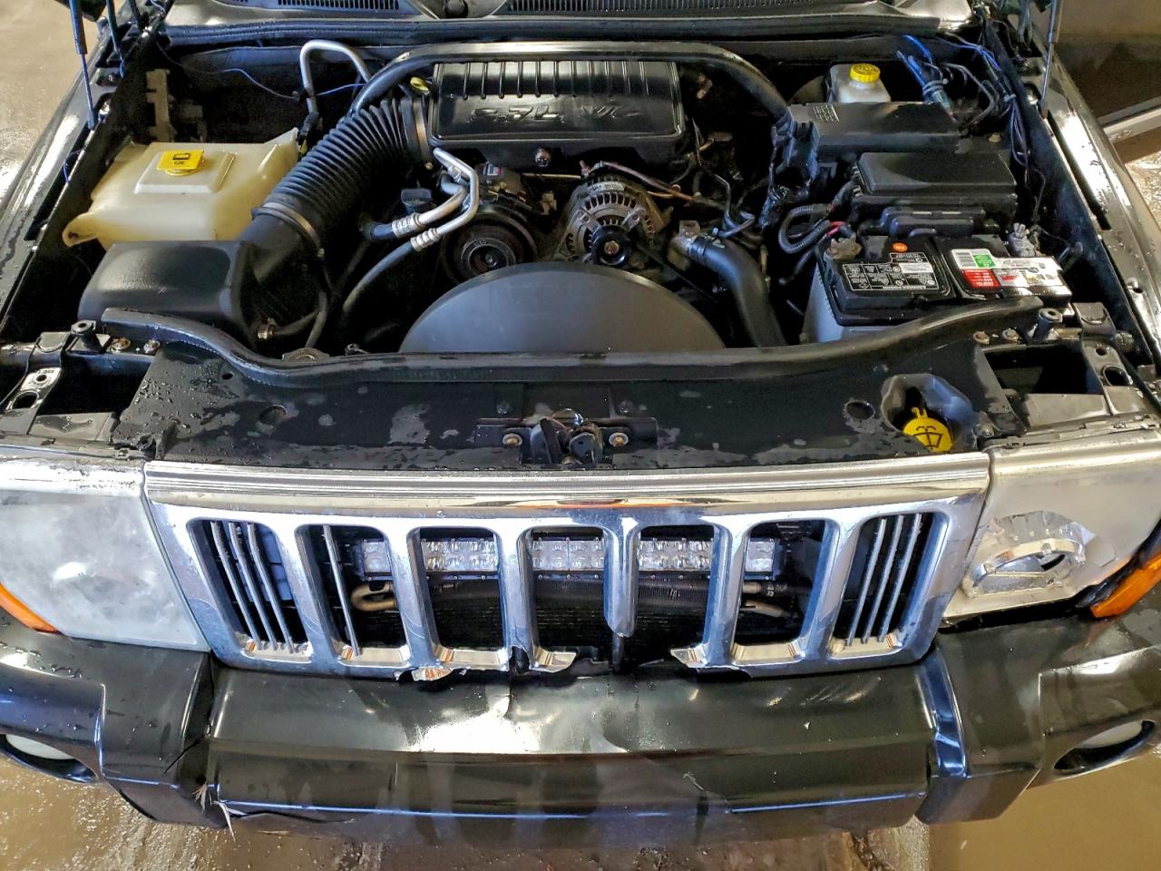 Jeep Commander Sport Image 10