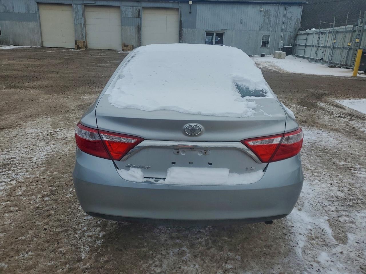 Toyota Camry Le Image 4