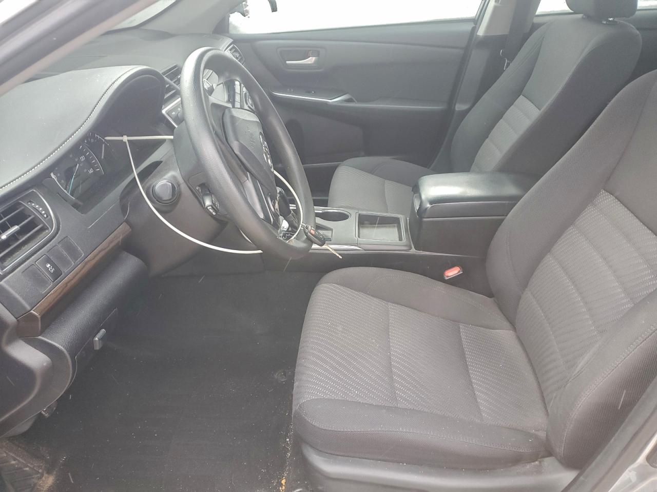 Toyota Camry Le Image 10