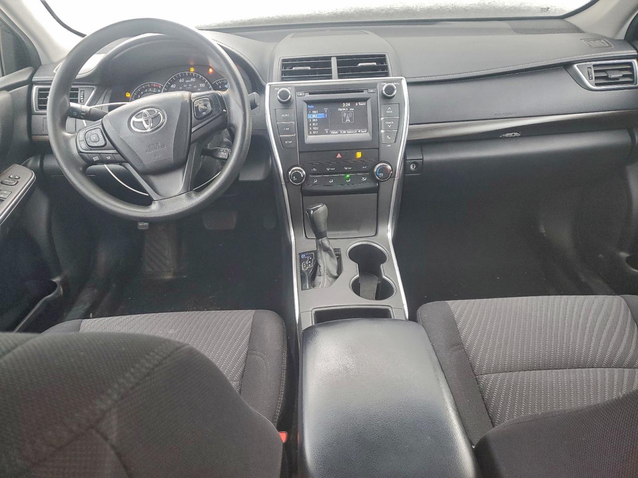 Toyota Camry Le Image 6