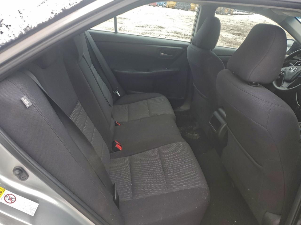 Toyota Camry Le Image 7