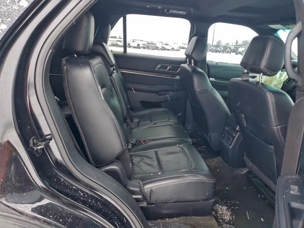 Ford Explorer Limited Image 12