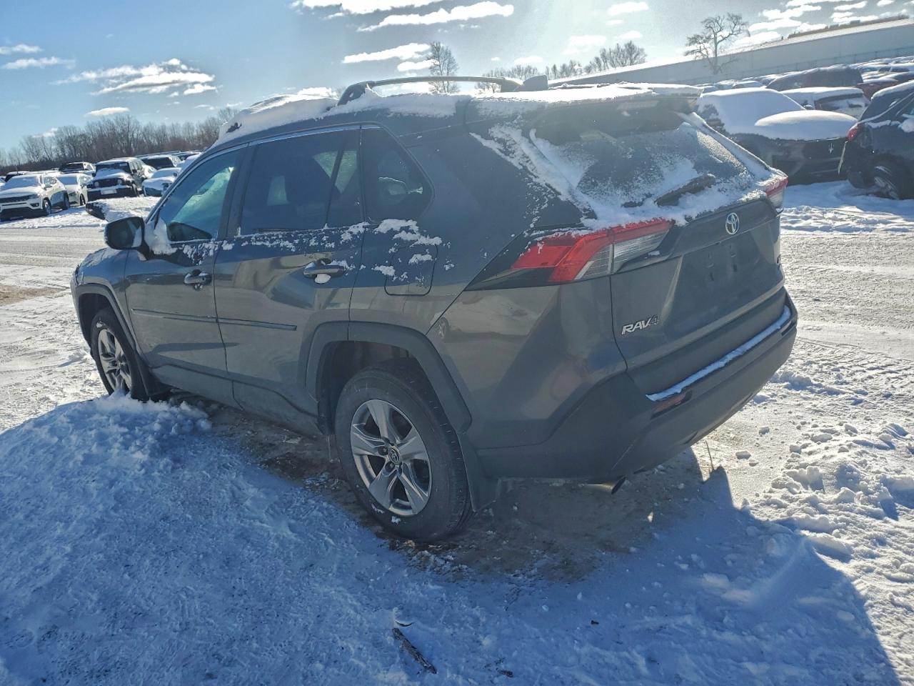 Toyota RAV4 Xle Image 2