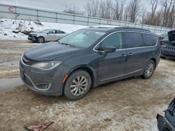 Salvage Chrysler Pacifica