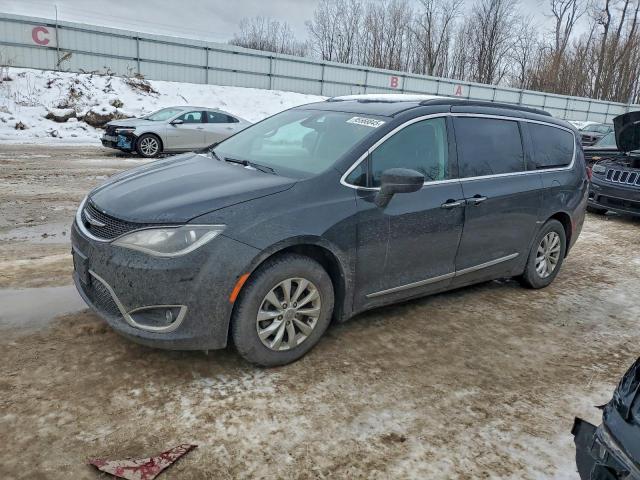 Salvage Chrysler Pacifica