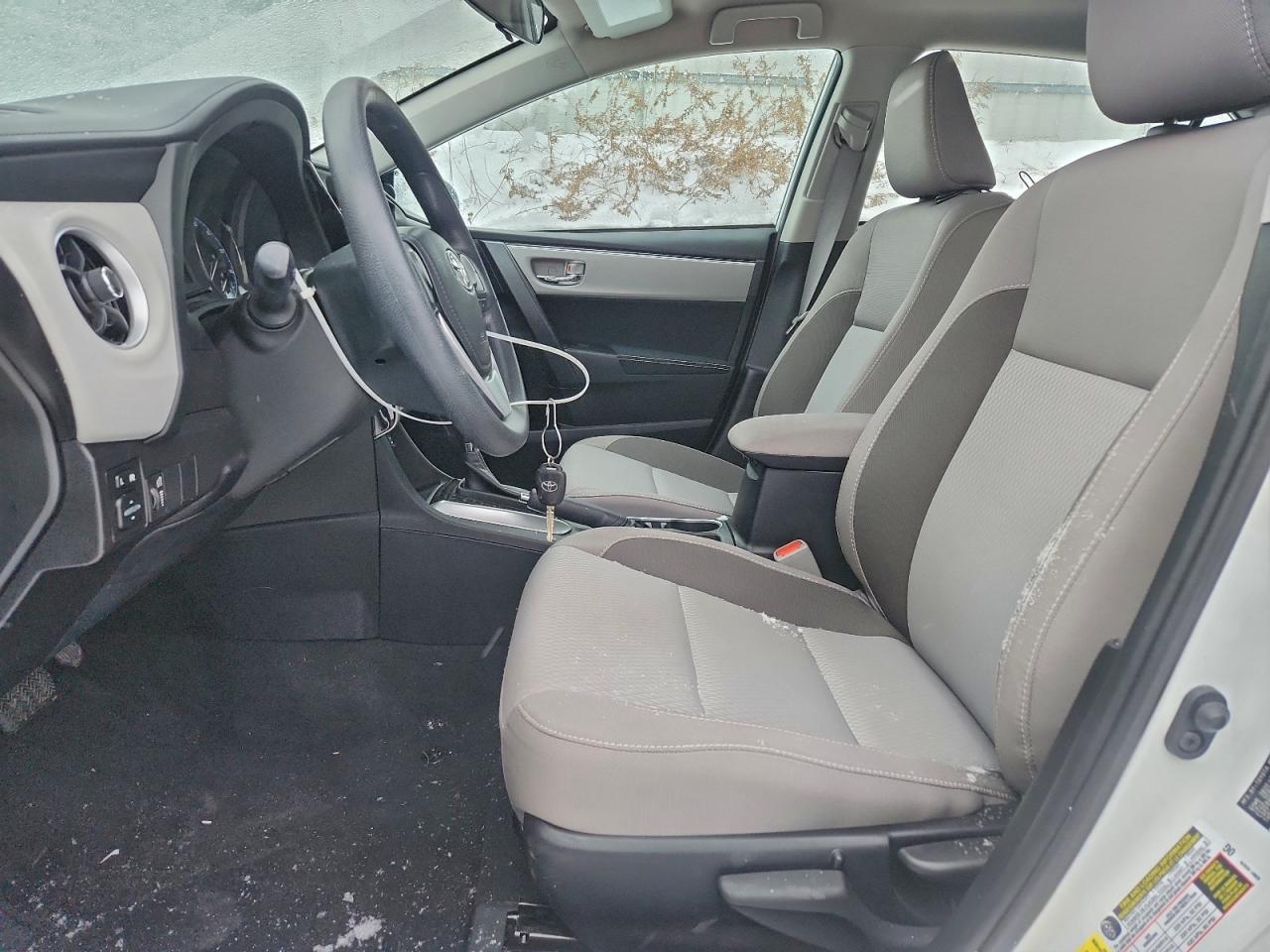 Toyota Corolla L Image 3