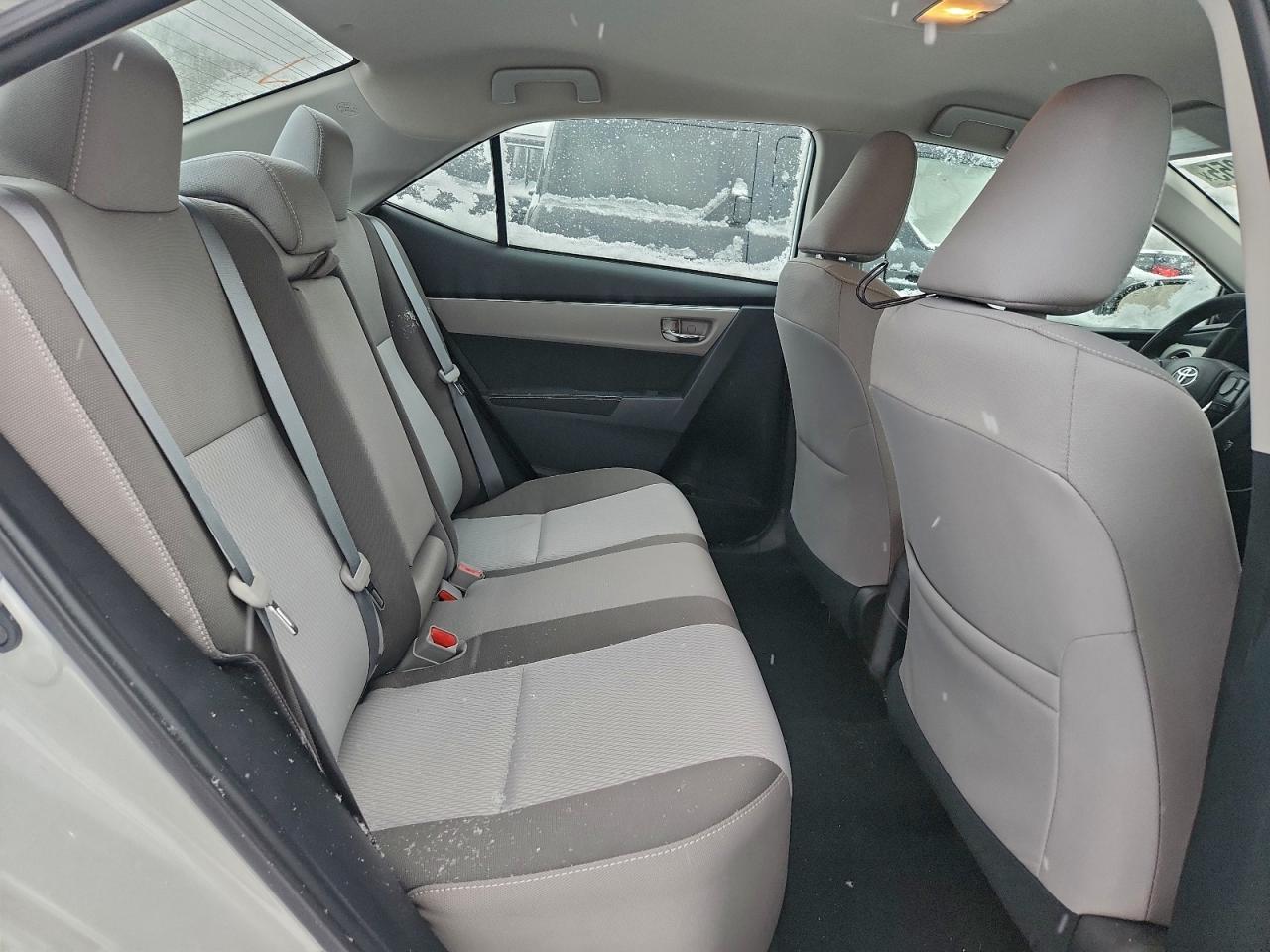 Toyota Corolla L Image 6