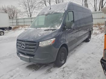  Salvage Mercedes-Benz Sprinter