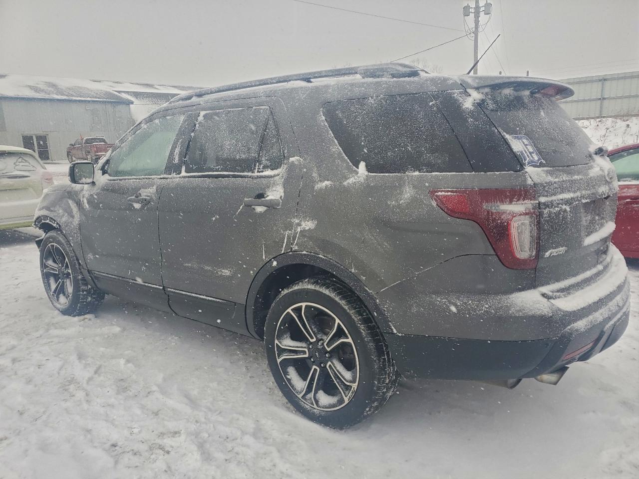 Ford Explorer Sport Image 12