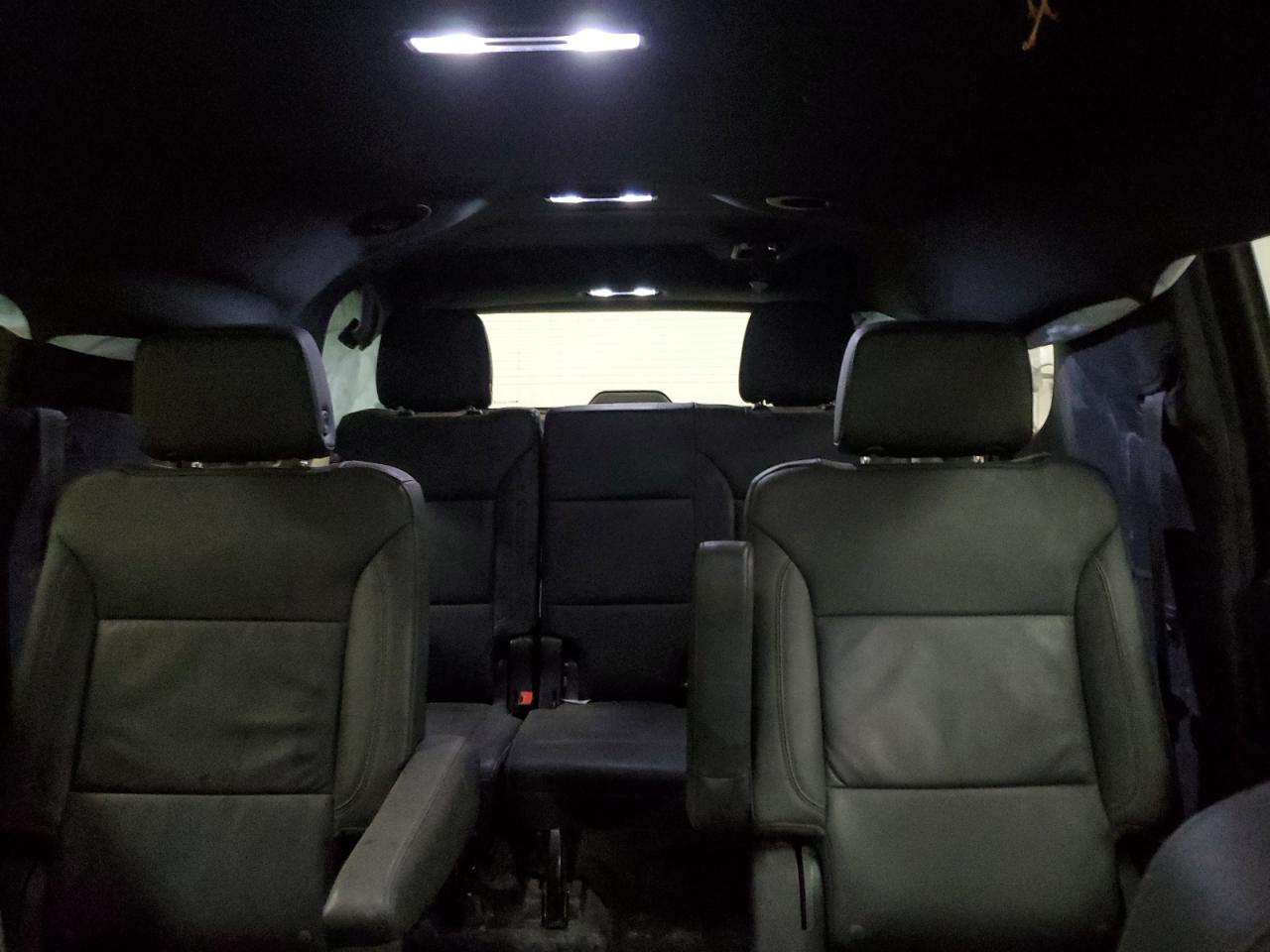 Chevrolet Suburban K1500 Z71 Image 6