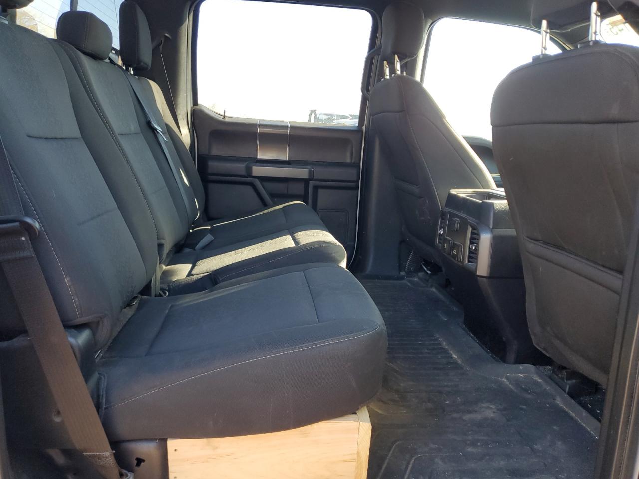 Ford F-150 Supercrew Image 8