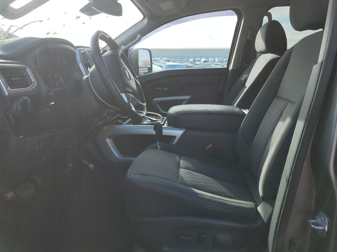 Nissan Titan Sv Image 10