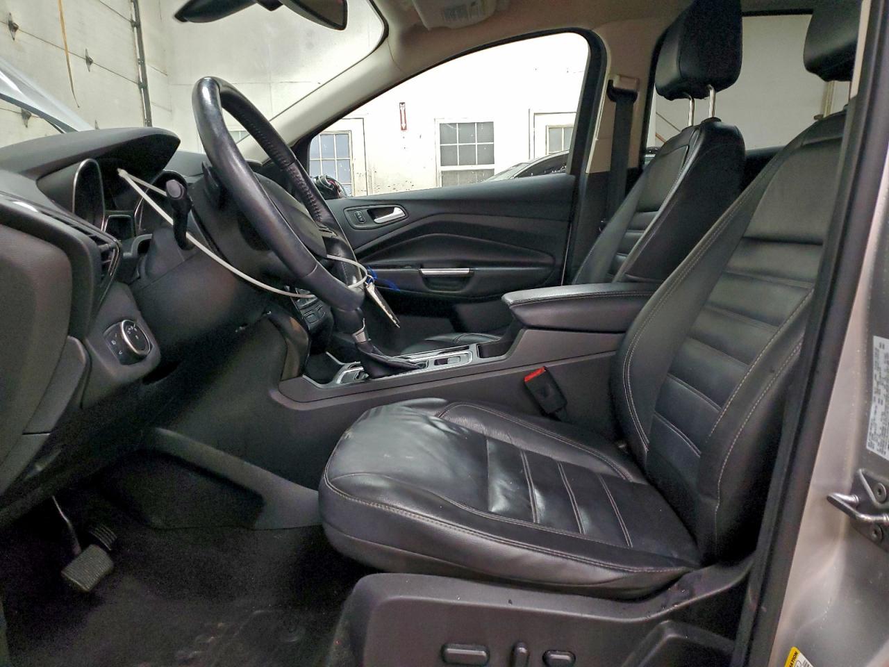 Ford Escape Titanium Image 8