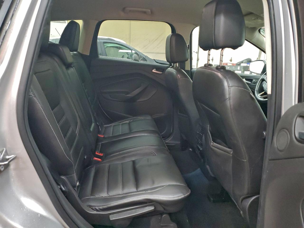 Ford Escape Titanium Image 9