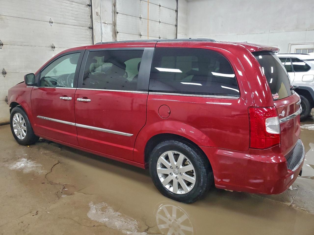 Chrysler Minivan Touring Image 3