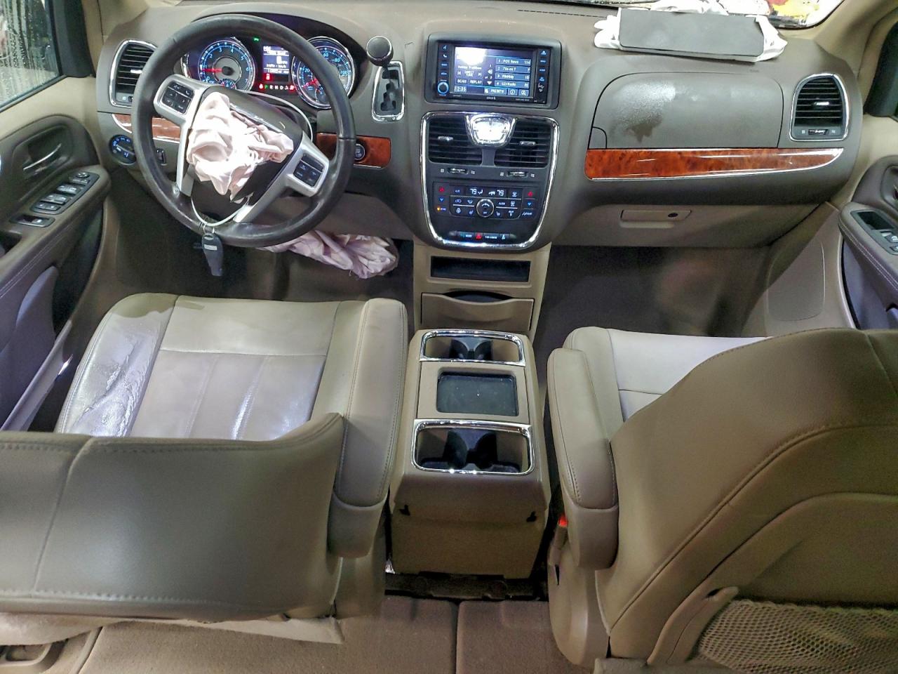 Chrysler Minivan Touring Image 2