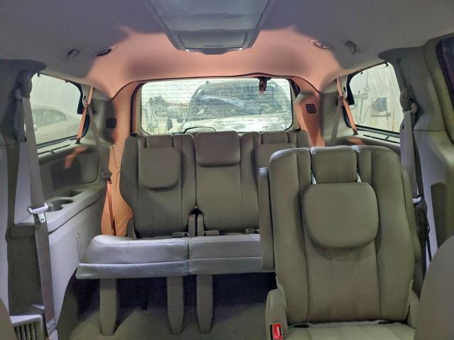 Chrysler Minivan Touring Image 9