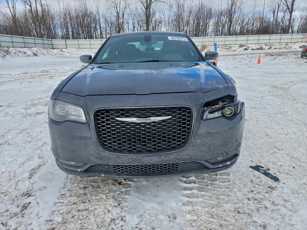 Chrysler 300 S Image 3