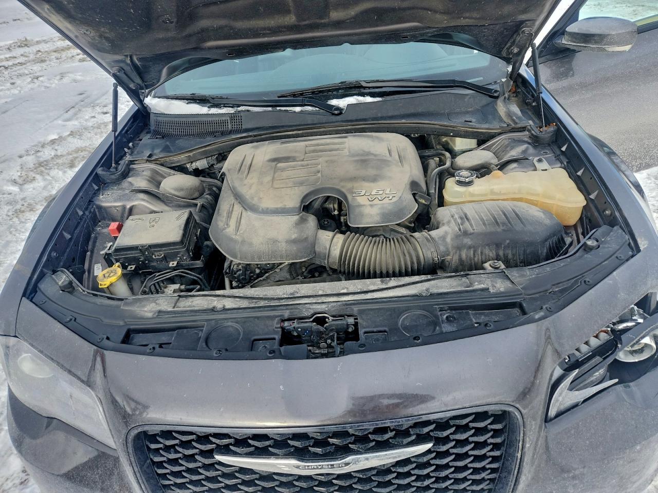 Chrysler 300 S Image 12