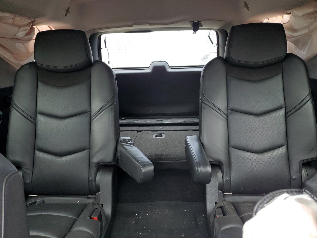 Cadillac Escalade Luxury Image 6