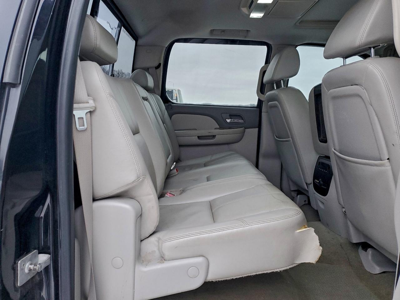 GMC Sierra K2500 Heavy Duty Image 10