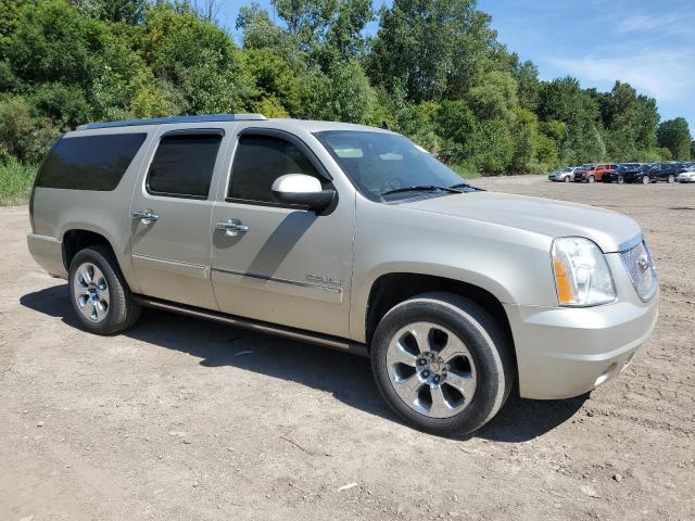 GMC Yukon Denali Image 10