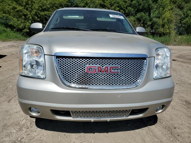 GMC Yukon Denali Image 3