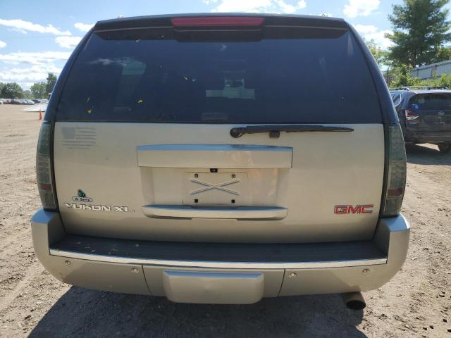 GMC Yukon Denali Image 13