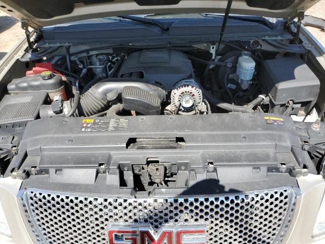 GMC Yukon Denali Image 9