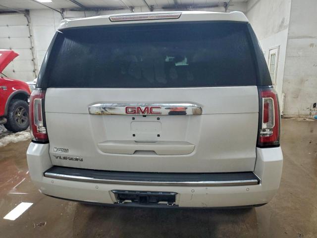 GMC Yukon Denali Image 6