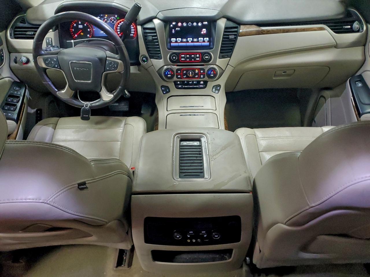 GMC Yukon Denali Image 7