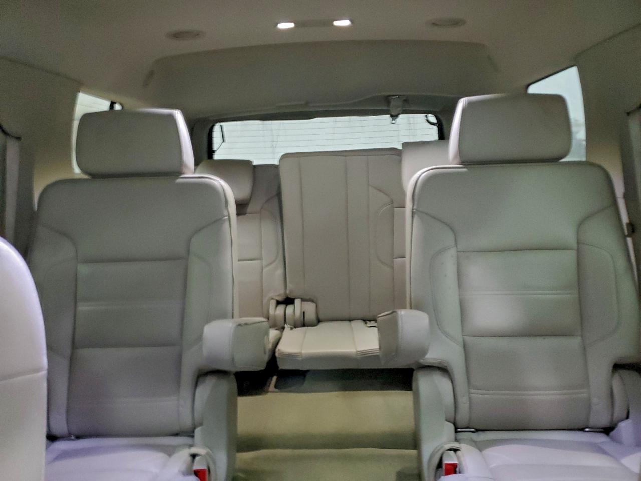 GMC Yukon Denali Image 13