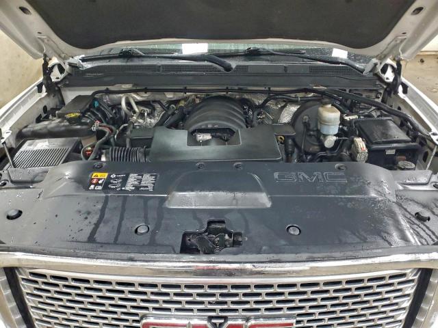 GMC Yukon Denali Image 10
