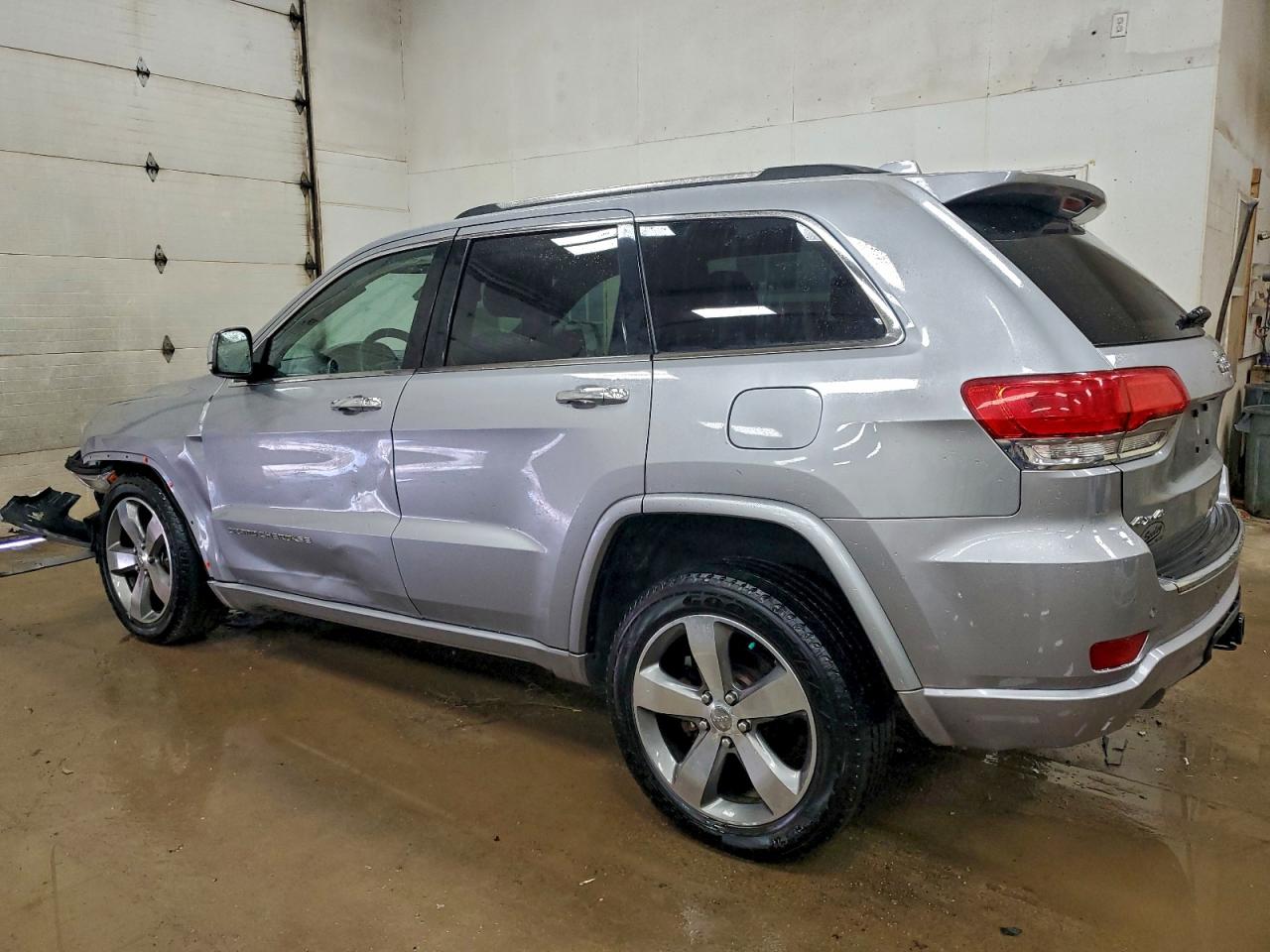 Jeep Grand Cherokee Overland Image 4