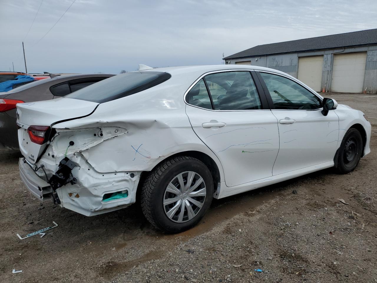 Toyota Camry Le Image 4