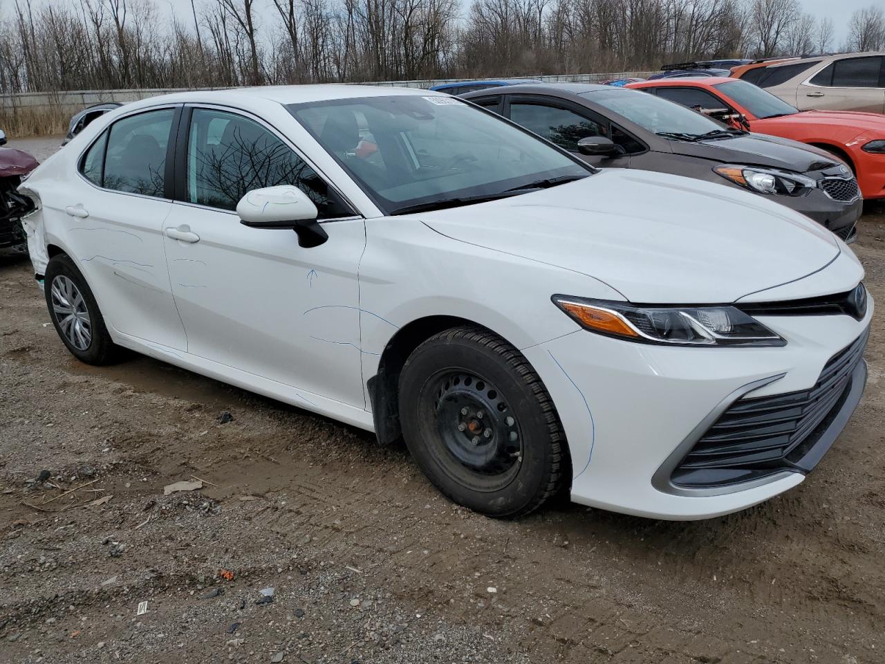 Toyota Camry Le Image 8