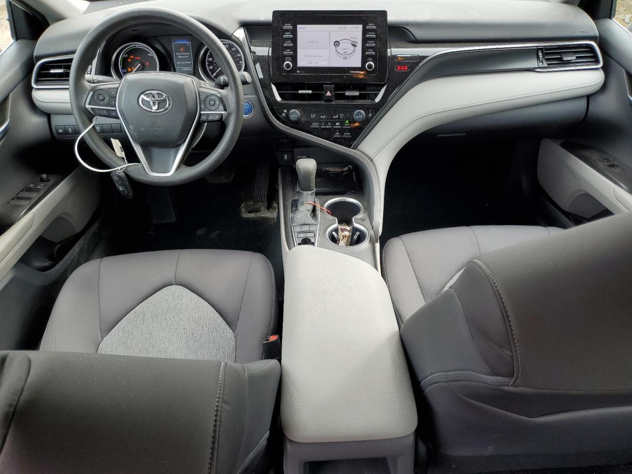 Toyota Camry Le Image 5